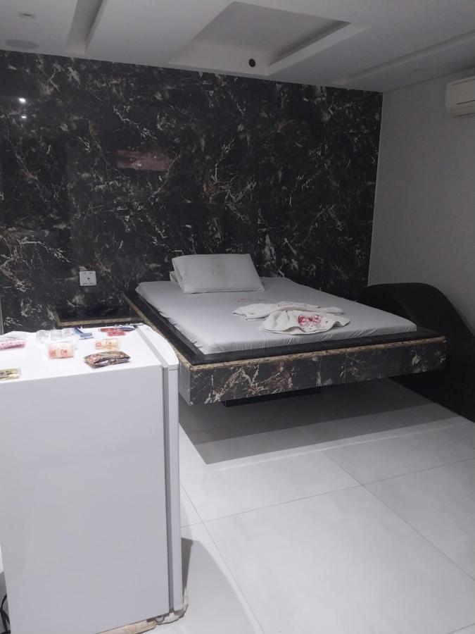 Canal Hum Hotel *